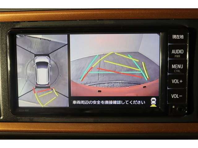 車両を上から見たような映像表示するパノラミックビューモニター付きバックモニター。