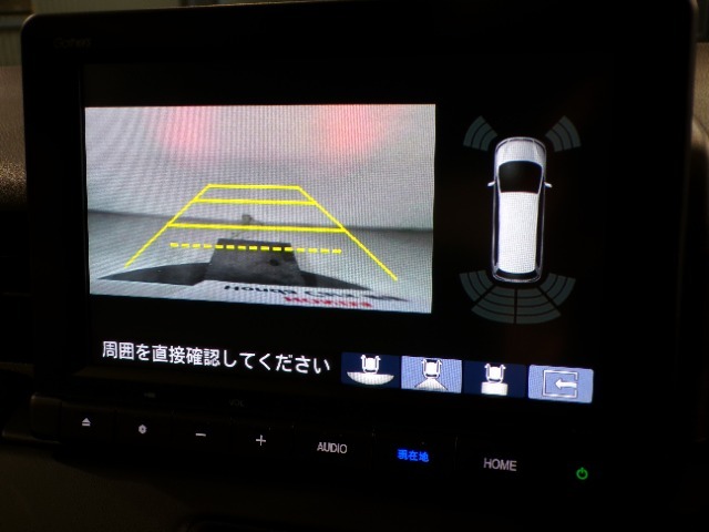 バックカメラもあるので後退時も安心です。
