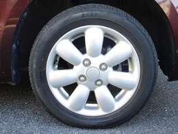 アルミホイールで引き締まった足回り！