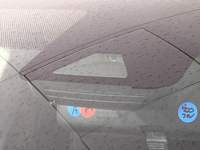 【トヨタセーフティセンス】走行中に前方の車両等を認識し、衝突しそうな時は警報とブレーキで衝突回避と被害軽減をアシスト。より安全にドライブをお楽しみいただけます。