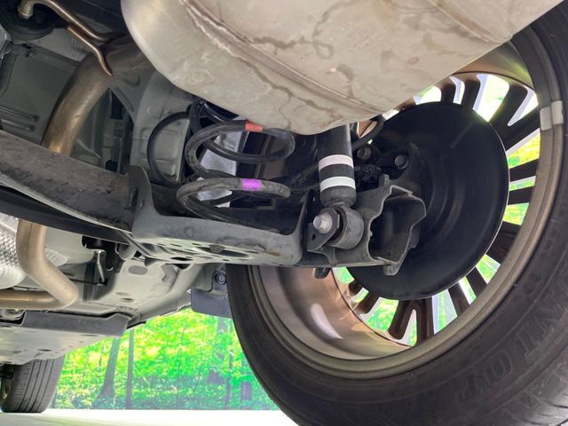 お車を安心してお乗りいただく為には、足回りの定期点検が欠かせません。サービスサポート（有償保証）では無料点検もご提供しており、安心のカーライフをお過ごしいただけるサポート体制が整っています。