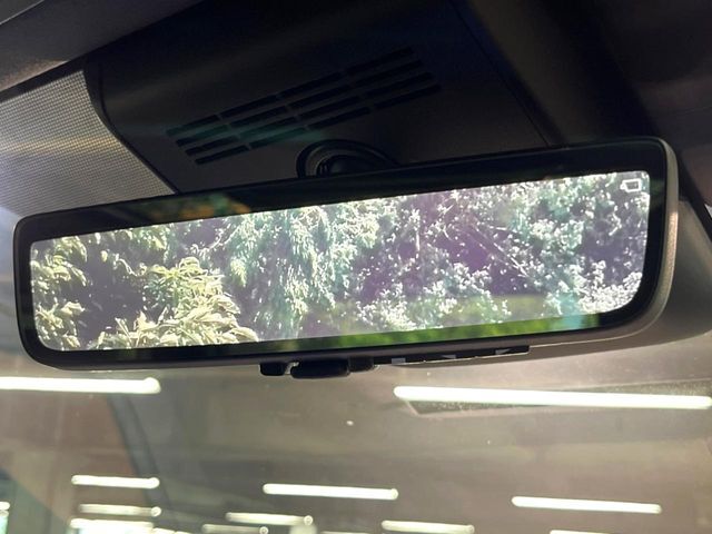 【デジタルインナーミラー】後席の大きな荷物や同乗者で後方が確認しづらい時でも安心！カメラが撮影した車両後方の映像をルームミラー内に表示。クリアな視界で状況の確認が可能です！