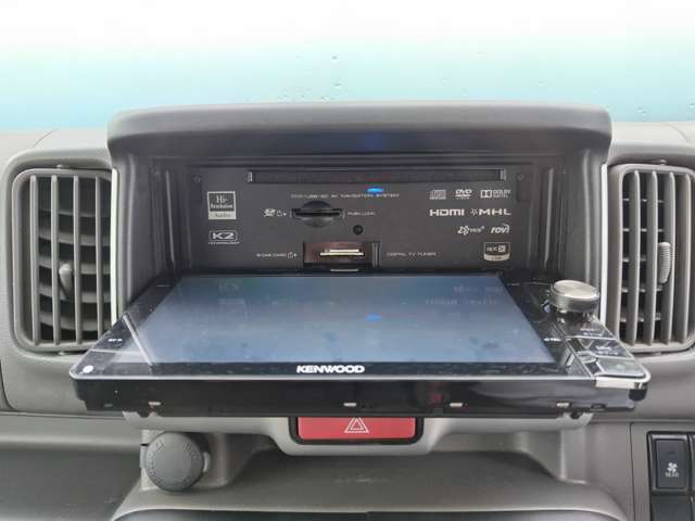 AM,FM、CD、DVDも使えます。