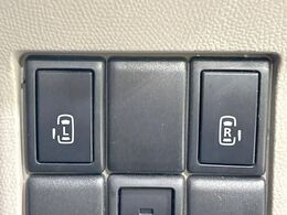 【両側パワースライドドア】スマートキーや運転席のスイッチで後席両側スライドドアの開閉が可能♪電動だから力を入れてドアを開ける必要が無く、小さなお子様でも簡単に開け閉めでき快適です♪