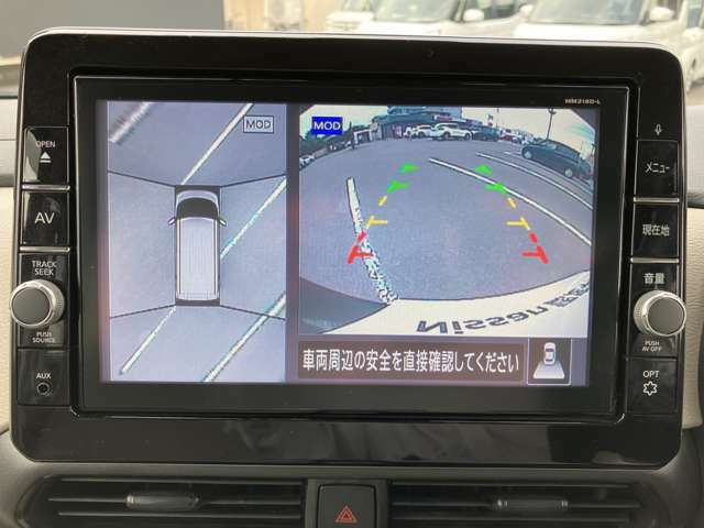 アラウンドビューモニター　駐車場での車庫入れや狭い道路での走行にカメラで確認が出来るので安心です。