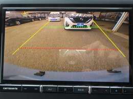 バックが苦手な方は必見！ライン表示付きのバックモニターが障害物を映し出してくれます！