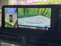 【アラウンドビューモニター】専用のカメラにより、上から見下ろしたような視点で360度クルマの周囲を確認することができます☆死角部分も確認しやすく、狭い場所での切り返しや駐車もスムーズに行えます。