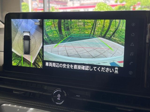 【アラウンドビューモニター】専用のカメラにより、上から見下ろしたような視点で360度クルマの周囲を確認することができます☆死角部分も確認しやすく、狭い場所での切り返しや駐車もスムーズに行えます。