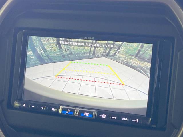 【バックカメラ】駐車時に後方がリアルタイム映像で確認できます。大型商業施設や立体駐車場での駐車時や、夜間のバック時に大活躍！運転スキルに関わらず、今や必須となった装備のひとつです！