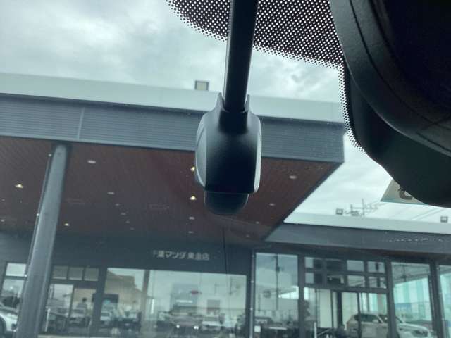 ドライブレコーダーも装備しておりますので、万が一の際にも安心です。別途マイクロSDカードのご用意が必要です。