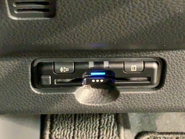 いまや快適なカーライフに欠かせないETCが付いています。