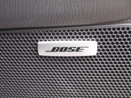 BOSE社との共同開発によって、CX-5の室内空間に適した音響チューニングを施した、小型・高効率のオーディオシステムです。