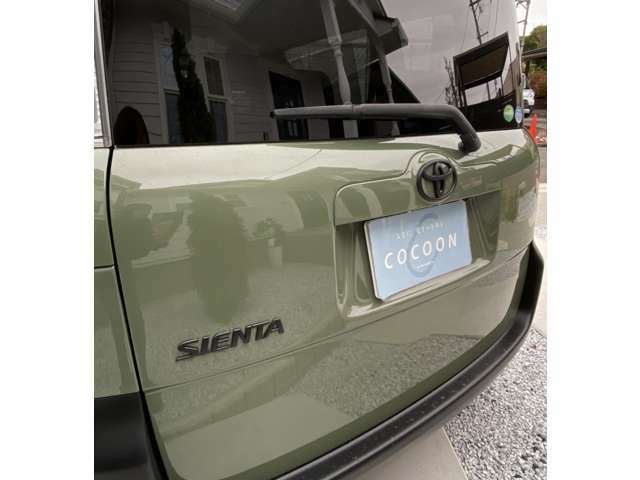 トヨタとシエンタのエンブレムも『マットブラック』に塗装し、一味違う印象に！