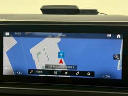 【メーカーオプションナビ】フルセグテレビやブルートゥース接続、など多彩な機能を併せ持っており、インパネ周りがすっきりしてますね！