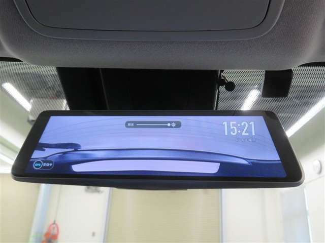 デジタルインナーミラー装備！車両後方カメラの映像をバックミラー内にディスプレイ表示。