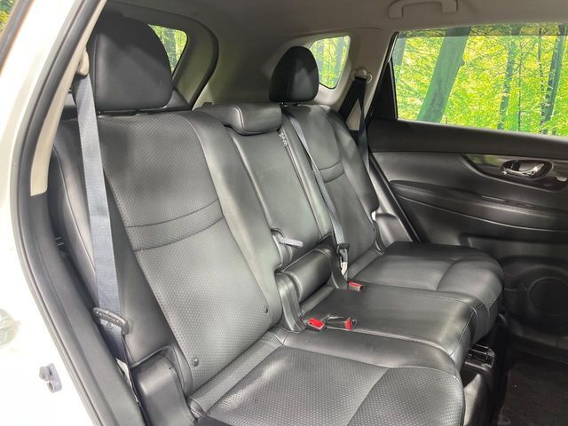 後部座席も気になるようなキズ・汚れやへたり等、大きなダメージはなく、良好な状態です。