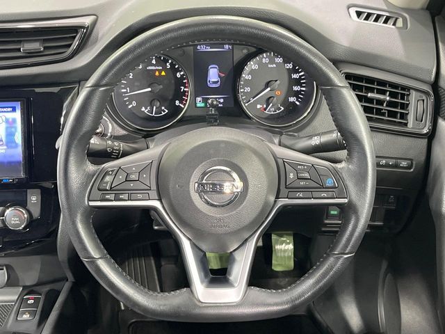 ステアリングも使用感が少なく、きれいな状態となっております♪