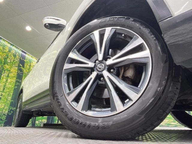 【純正アルミホイール】外観にマッチした純正アルミホイールを装着しております。各種社外アルミホイールや、スタッドレスタイヤも取扱いしております。是非ご相談ください♪