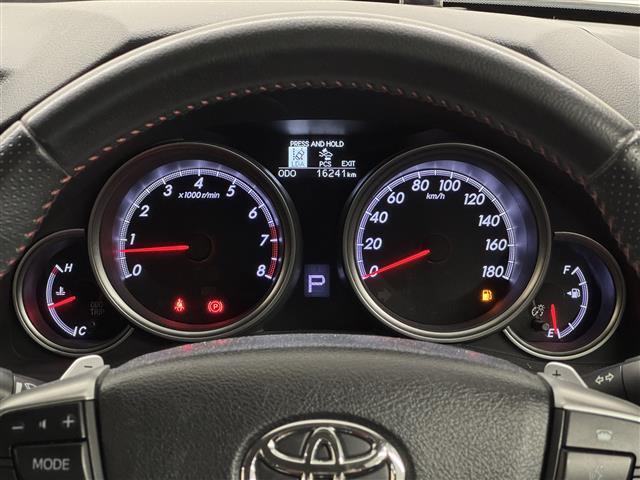 【メーターまわり】ドライバーから見やすい位置にあって安全運転に寄与します。マルチインフォメーションディスプレイでは、クルマに関する情報の確認はもちろん、各種安全機能・装備のON/OFFも設定可能。