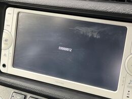 【純正ナビ】人気の純正ナビを装備しております。ナビの使いやすさはもちろん、オーディオ機能も充実！キャンプや旅行はもちろん、通勤や買い物など普段のドライブも楽しくなるはず♪