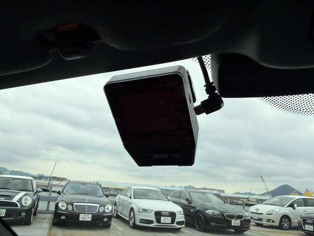 BMW純正ドライブレコーダーを装備しています♪