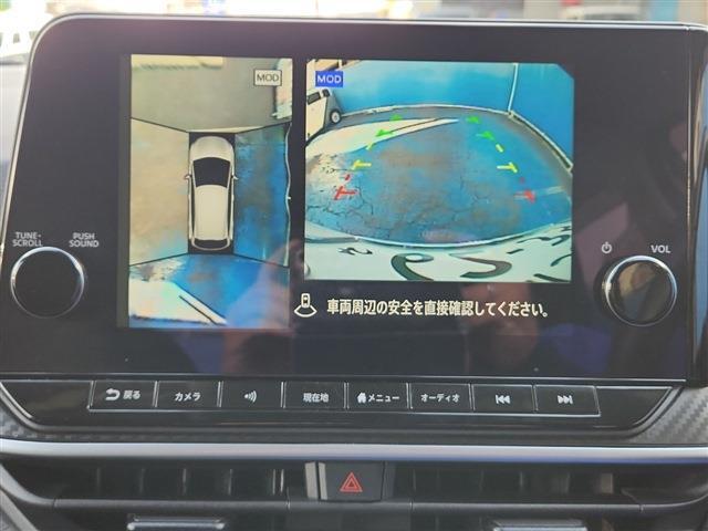 【全周囲型モニター】クルマを上空から見下ろしているかのように、直感的に周囲の状況を把握できる全方位型モニター。狭い場所での駐車でも周囲が映像で確認できます。もちろん後ろや側面の見難いところも安心♪