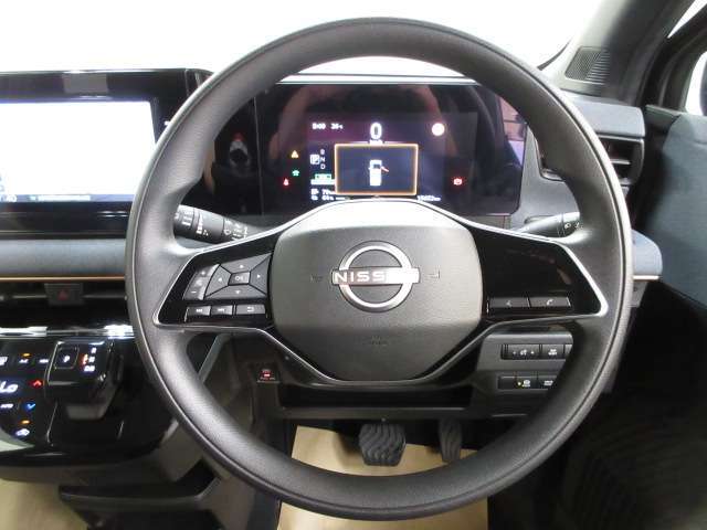 運転が楽しくなる明るく開放的な運転席まわりです。