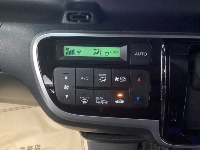 オートエアコンでオールシーズン快適に過ごせます。