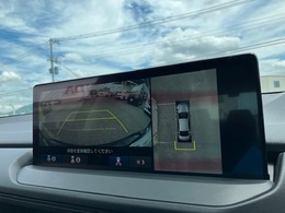 後退時に車両の後ろ側をモニター画面に表示します。車庫入れが苦手な人もこれで安心♪