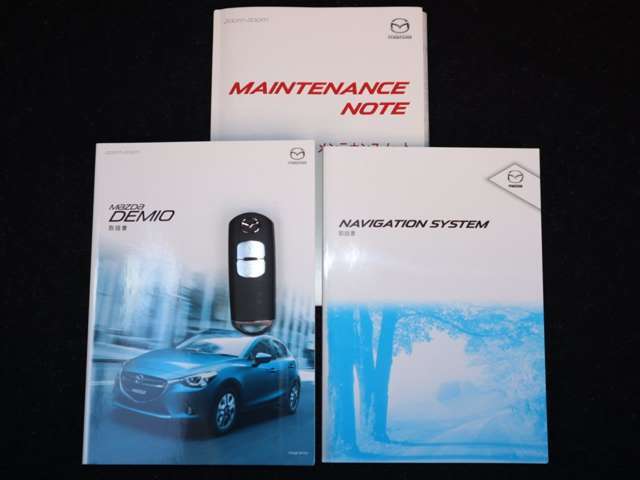 キーを携帯していればリクエストスイッチを押すだけでドアの開錠・施錠が可能です。しかもキーを差し込むことなくエンジンの始動・停止も可能です。取扱説明書・メンテナンスノートが揃っていますので安心です。