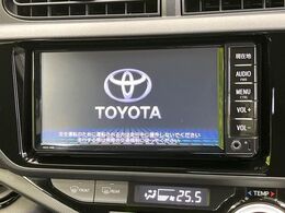 【純正ナビ】人気の純正ナビを装備しております。ナビの使いやすさはもちろん、オーディオ機能も充実！キャンプや旅行はもちろん、通勤や買い物など普段のドライブも楽しくなるはず♪