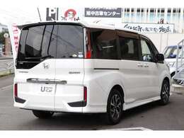 「1.5L　VTEC　ターボエンジン」を搭載。エンジンは小さく低燃費。さらにターボでパワーをプラスすることで、燃費性能、パワー、静粛性を高い次元でバランス。
