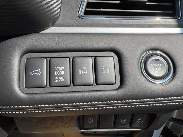 ディーラーの車が高いというイメージをお持ちのお客様、必見ですよ！ディーラーは諸費用が明確で安いので、是非、総額で検討して下さい！