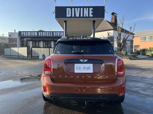 【買取】自社ネットワークによる買取、受注販売もお得意としております。お客様が大切にされてきた想いも乗せて買取させて下さい。