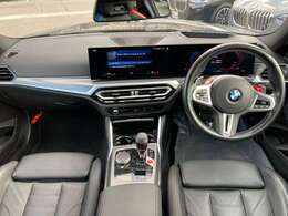 ベースグレード　ブラックレザーシート　フロント19AW・リア20AW　パワーシート　ナビ　バックモニター　パーキングアシスト　パドルシフト　ETC　フロントシートヒーティング　コンフォートアクセス