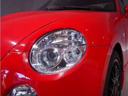 ヘッドライトは丸型と車体形状に合わせたデザインとなっており、全体の印象を崩さない見た目となっております。