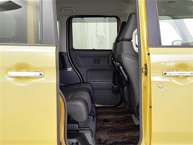 【フロアマット】車内を綺麗に保つのには必須のアイテムです。当店ではフカフカな新品マットも絶賛取り扱い中！ぜひご相談くださいませ。