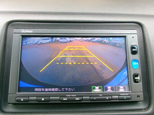 後方確認はバックカメラにお任せ♪後退時に便利で、駐車が楽になります♪