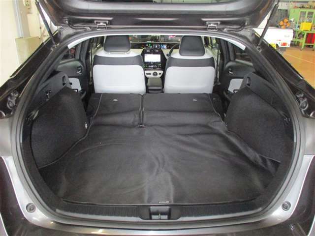 トランクルームも広く沢山荷物を積み込めます♪