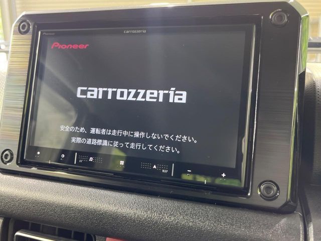 【大画面ナビ】人気の大型8インチナビを装備。存在感のある大画面はインパクト大！ナビ利用時のマップ表示は見やすく、テレビやDVDは臨場感がアップ！いつものドライブがグッと楽しくなります♪