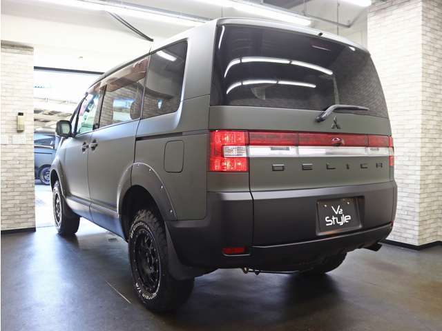 テールレンズやマフラー等の取り付けも、弊社で定番のカスタムとなっております。各種オーダーもお気軽にご相談ください。