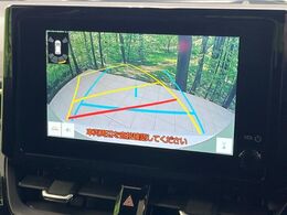 【バックカメラ】駐車時に後方がリアルタイム映像で確認できます。大型商業施設や立体駐車場での駐車時や、夜間のバック時に大活躍！運転スキルに関わらず、今や必須となった装備のひとつです！