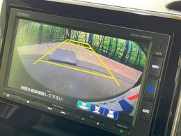 【バックカメラ】駐車時に後方がリアルタイム映像で確認できます。大型商業施設や立体駐車場での駐車時や、夜間のバック時に大活躍！運転スキルに関わらず、今や必須となった装備のひとつです！