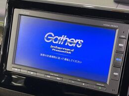 【純正ナビ】人気の純正ナビを装備しております。ナビの使いやすさはもちろん、オーディオ機能も充実！キャンプや旅行はもちろん、通勤や買い物など普段のドライブも楽しくなるはず♪