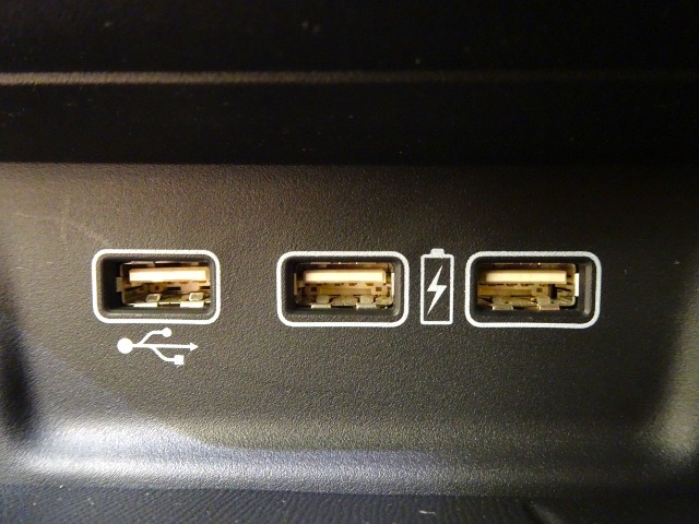 充電用USBジャック(急速充電対応タイプ2個付)付きです♪