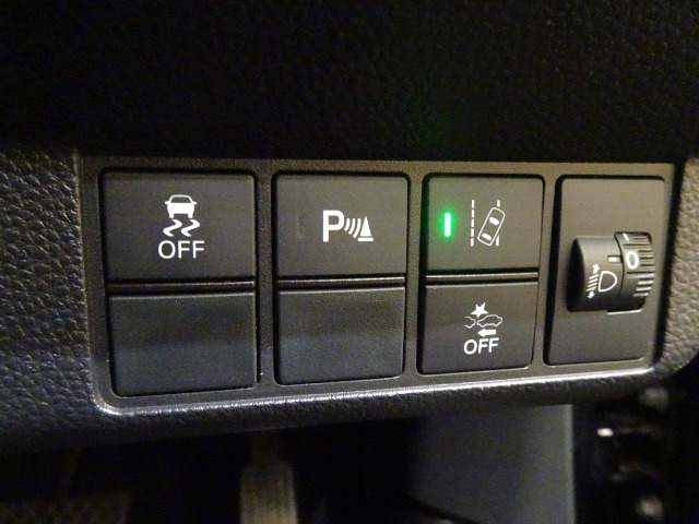 衝突軽減ブレーキ付きホンダセンシングです☆