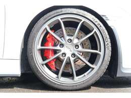 スタッフ全員ポルシェを所有し、各自路線の違う楽しみ方をしております。カスタムイベント受賞歴、スーパー耐久出場歴あり。
