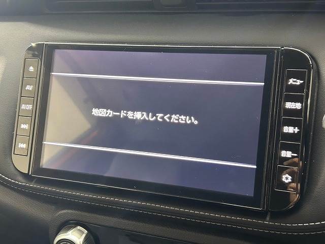 【純正ナビ】一体感のあるナビは、高級感ある車内を演出してくれます。Bluetooth再生などオーディオ機能も充実しておりますので、運転もより楽しめます♪