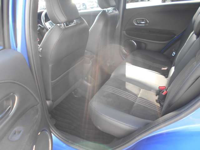 後部座席のお写真です♪