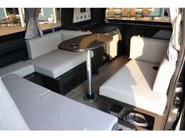 道の駅、サービスエリア、RVパーク、チェックインチェックアウトの時間も気にする必要はありません◎　移動、休憩、宿泊を兼ね備えたお車です♪